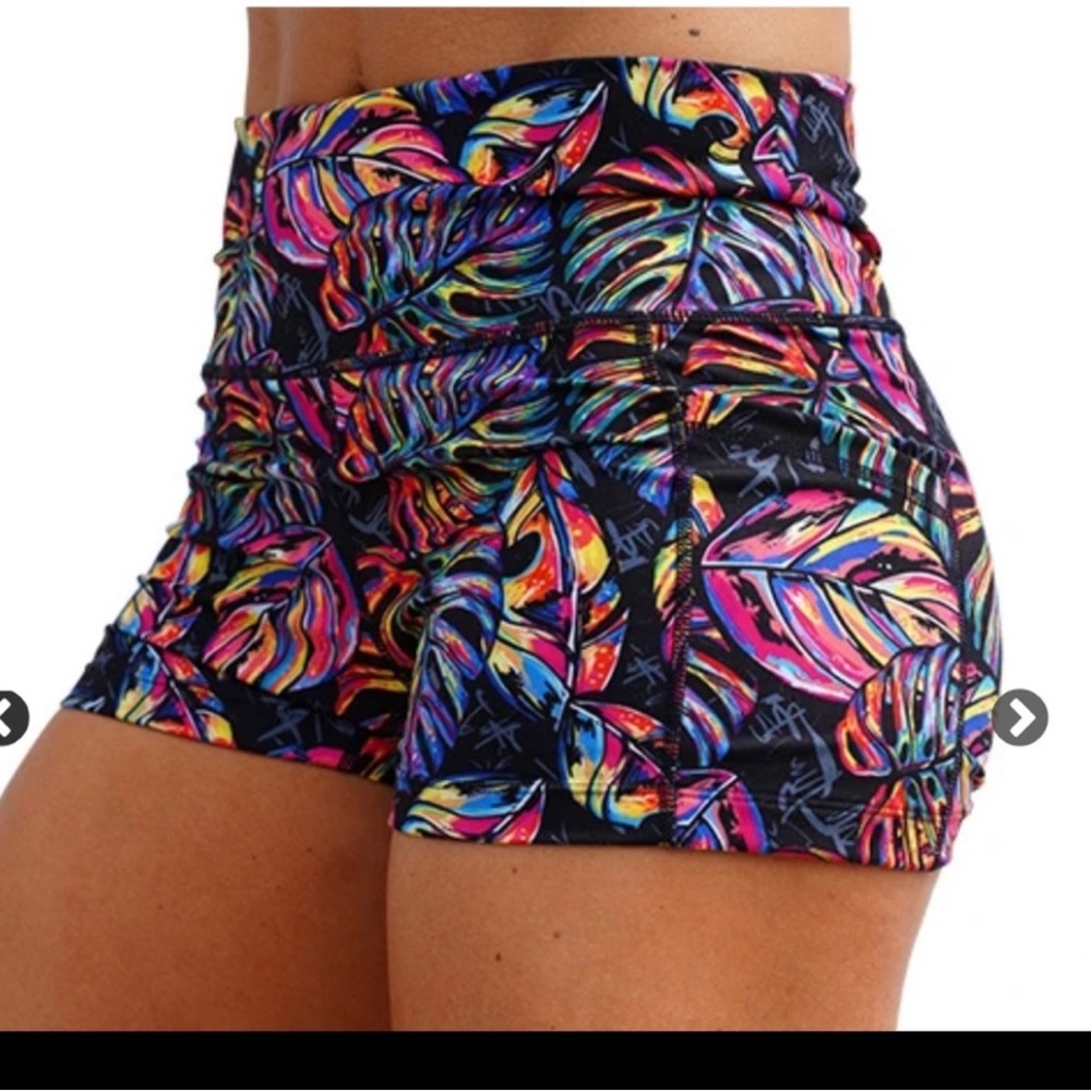 CVG Constantly Varied Gear Tropic Like Its Hot 2.5" Shorts Womens XS